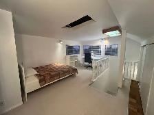 Clean Quiet Private Room with Bath near 22nd Street Station
