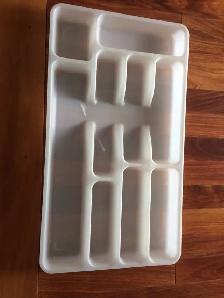GRAND CONTENANT D'USTENSULES DE CUISINE 20'LONGx11'LARGE: $5.00