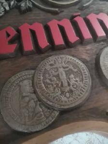 Vintage Henninger Premium Draft On Tap Hanging Bar Sign - Photo 5