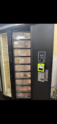 Commercial Vending Machine – Shoppertron 431D – For Sale - Photo 2