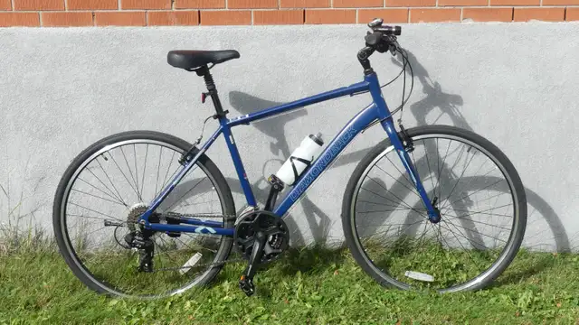 Vélo hybride à vendre