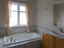 Move in now - beautiful 3-bed townhouse for rent in Kanata Lakes - Photo 6