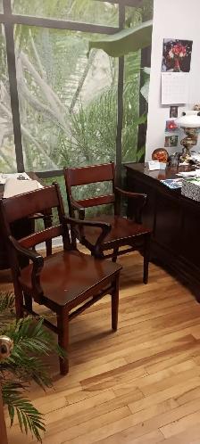 2 CHAISES FAUTEUIL en bois