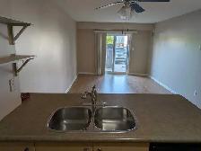 All-Inclusive ground floor one bedroom, one bath, one parking - Photo 5
