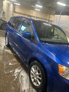 2013 Dodge Caravan  RT - Photo 2
