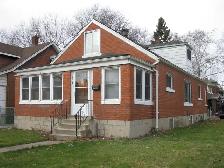 Close to U of Windsor Campus