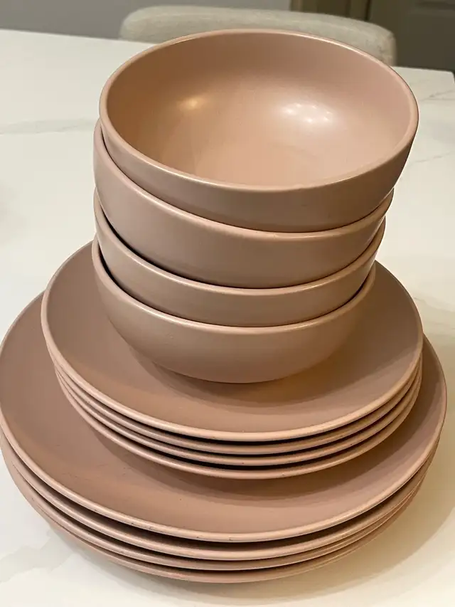 Dusty pink 4 person dinnerware set $25