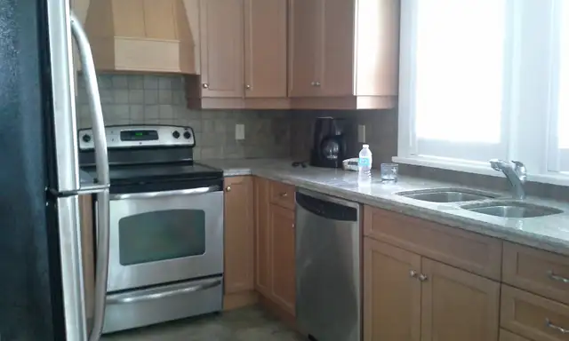 A few rooms near Mohawk in student house for student rent only