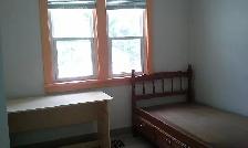 A few rooms near Mohawk in student house for student rent only - Photo 3
