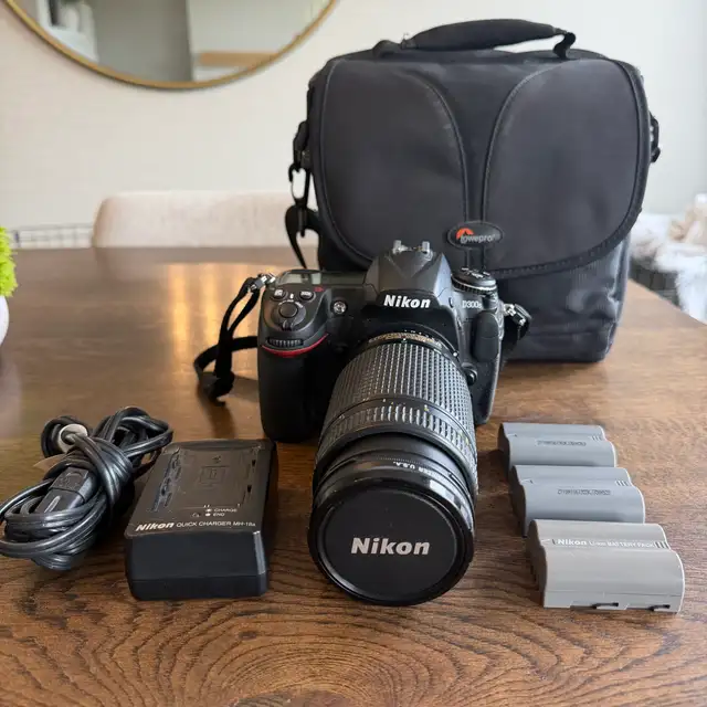 Nikon D300s Camera w/70 - 300mm Lens