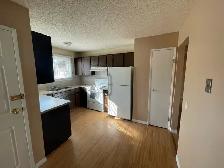 Clean & bright main floor furnished private BRs for rent in SE - Photo 3