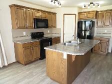 Immaculate Main Floor – 3 Bed - Home and Double Heated Garage - Photo 3