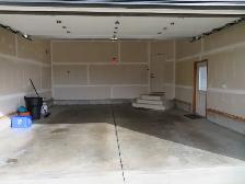 Immaculate Main Floor – 3 Bed - Home and Double Heated Garage - Photo 9