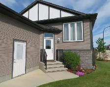 Immaculate Main Floor – 3 Bed - Home and Double Heated Garage - Photo 10