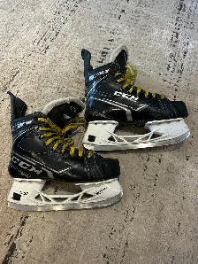 CCM Ribcore 90K Skates Size 5 - Reg fit