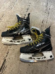 CCM Ribcore 90K Skates Size 5 - Reg fit - Photo 2