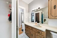 Furnished Rooms for Rent Near university of Windsor - Photo 9