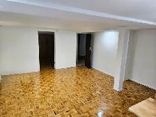 Spacieux 7 ½ rénové à louer – 4 CH, 2 SDB, Cour privée, 1er Sept - Photo 6