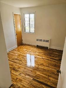 Spacieux 7 ½ rénové à louer – 4 CH, 2 SDB, Cour privée, 1er Sept - Photo 7