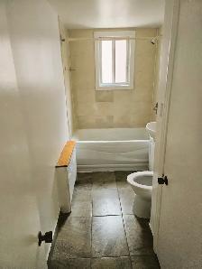 Spacieux 7 ½ rénové à louer – 4 CH, 2 SDB, Cour privée, 1er Sept - Photo 9