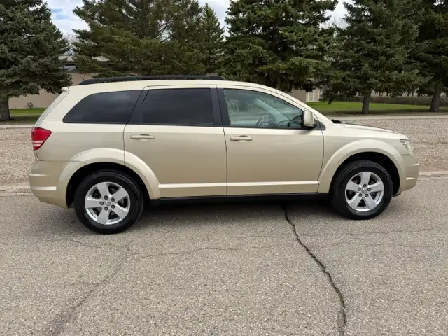 2010 Dodge Journey SXT PKG FWD - 3RD ROW 7 SEATS - DVD