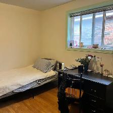 Bathurst and Dundas Downtown Toronto Bachelor Room for rent
