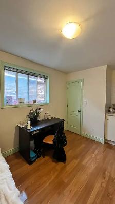 Bathurst and Dundas Downtown Toronto Bachelor Room for rent - Photo 3