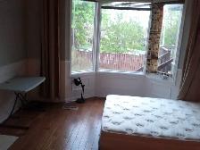 Close to Trent U, rooms for students