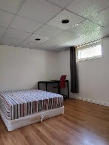 Close to Trent U, rooms for students - Photo 2