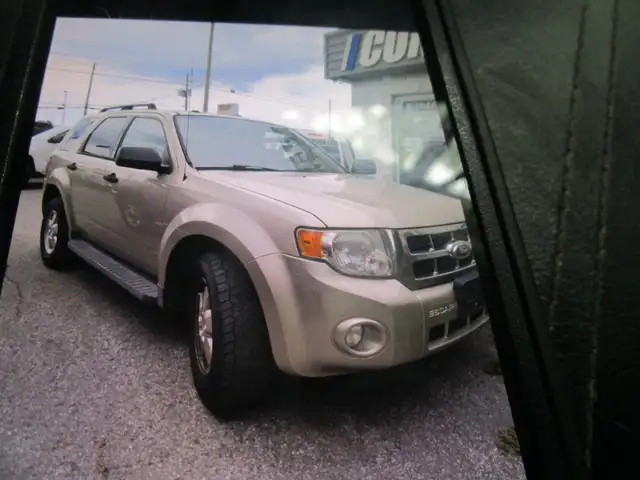 Ford Escape XLT I4 4 portes 4RM BA XLT Automatic 2011 4x4