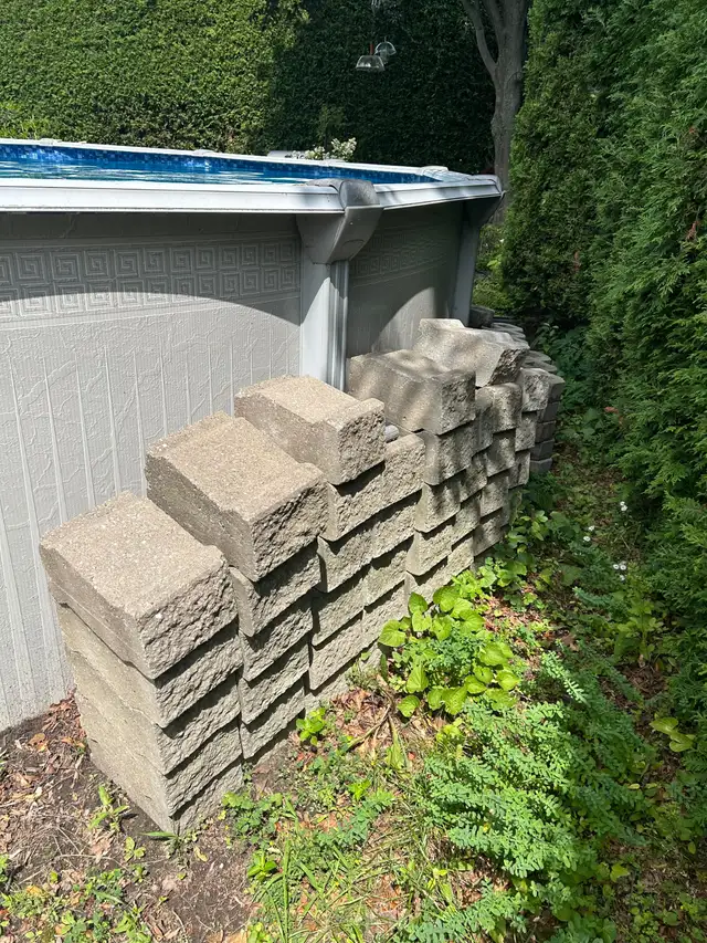 BLOCS DE BÉTON GRIS