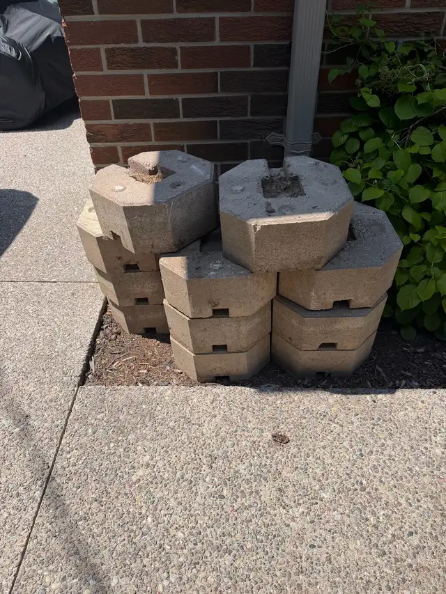 Concrete deck blocks