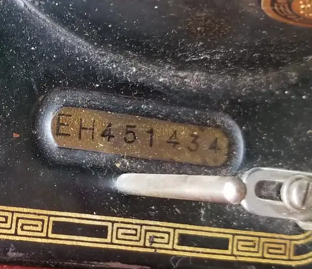 Singer sewing machine with cabinet