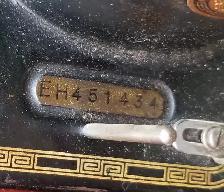 Singer sewing machine with cabinet