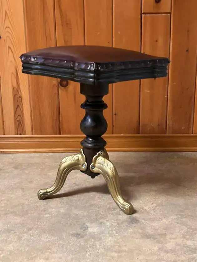 Banc de piano de (1895-1910) belle occasion, 95$livré