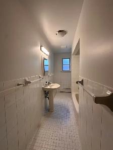High Park Spacious Apartment - Photo 4
