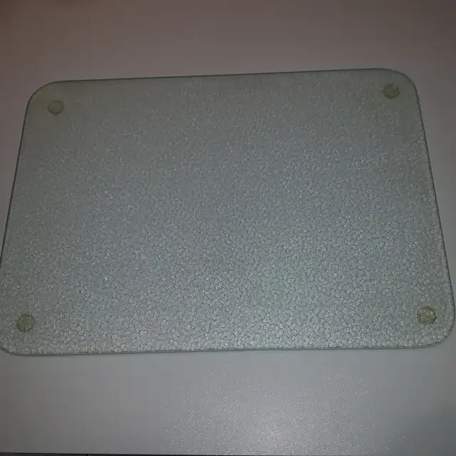 PLANTE NEUVE À DÉCOUPER EN VERRE TREMPÉ DURABLE 10'x14': $10.00