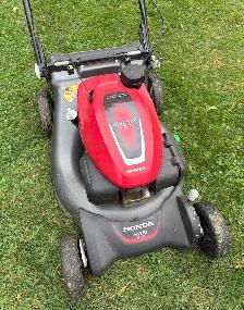 Honda Self-Propelled Lawnmower - Photo 2