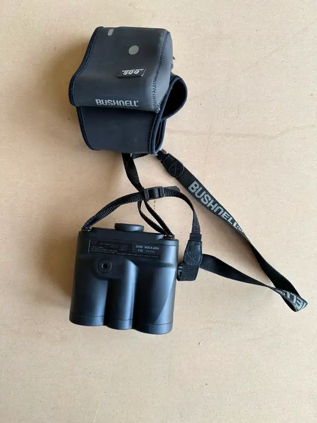 Bushnell Yardage Pro 500 with case