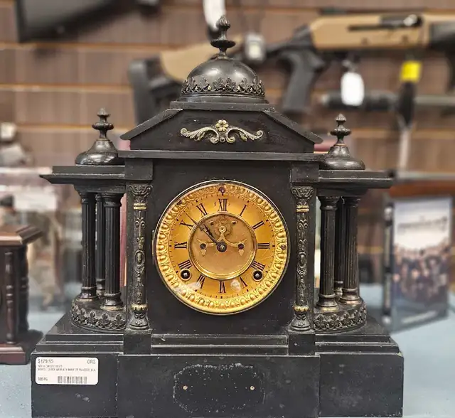 Vintage 1900s Mantal Clock with key