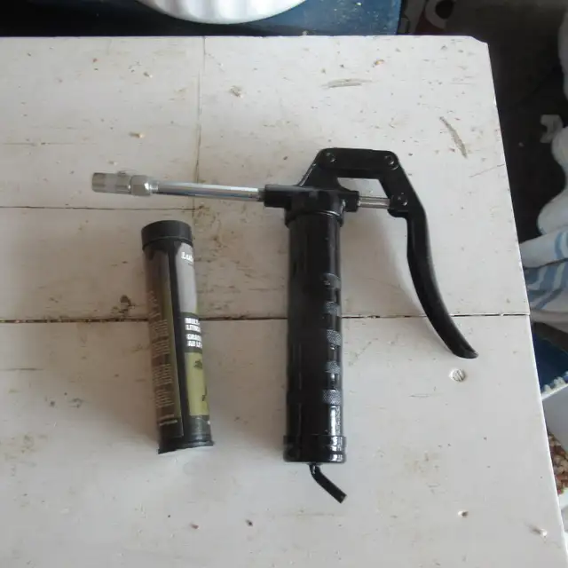 GREASE GUN
