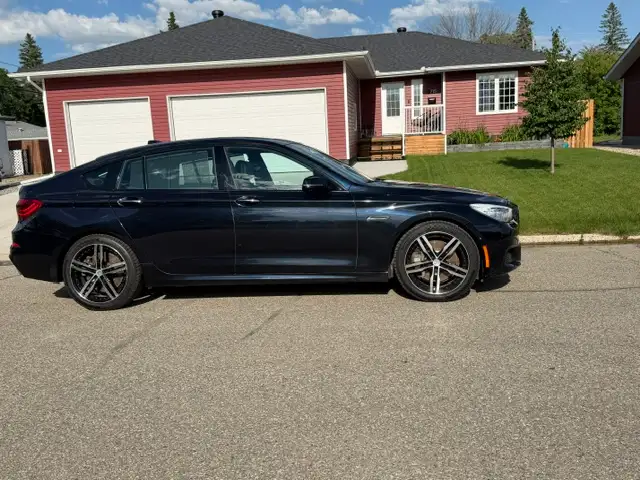 2015 BMW GRAN TURISMO 550i xDrive PKG 4dr Hatchback AWD - VERY R