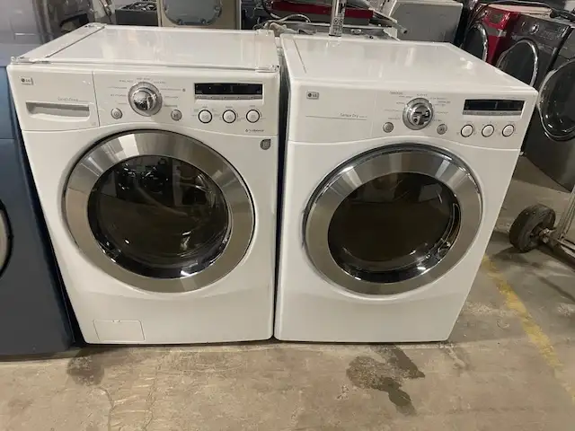 Laveuse sécheuse frontales blanches LG ( remis a neuf )