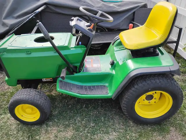 John Deere GT262 garden tractor STRIPPED FOR PARTS!