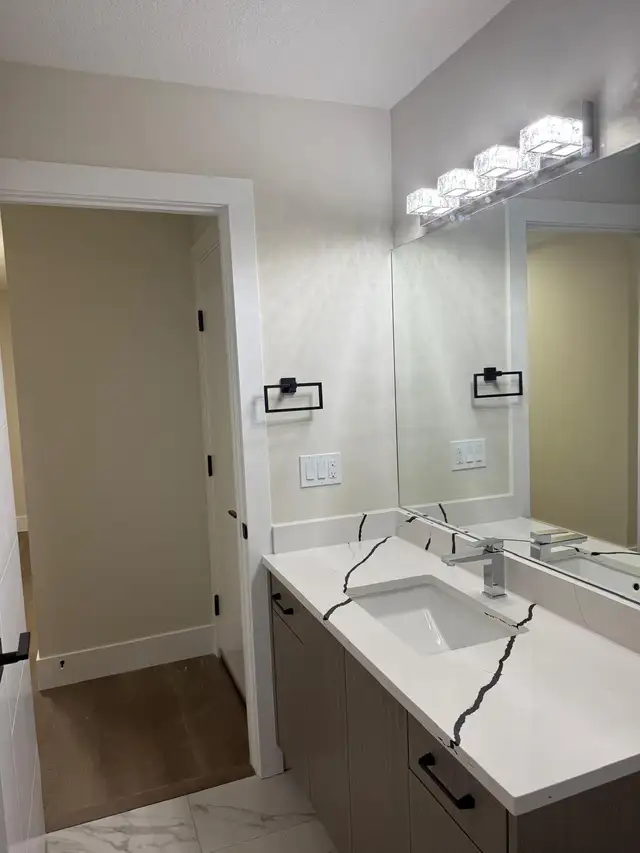 Bright 2-BR Basement Suite in Chestermere