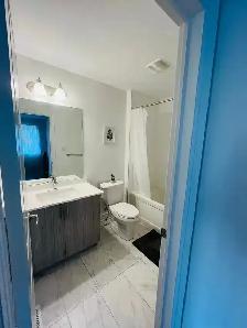UPPER LEVEL PRIVATE ROOM CALL  1(437)779-9290 - Photo 3