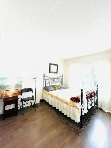 UPPER LEVEL PRIVATE ROOM CALL  1(437)779-9290 - Photo 4