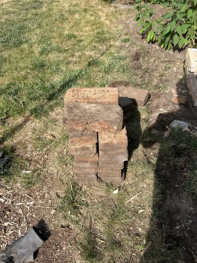 free landscaping blocks and bricks