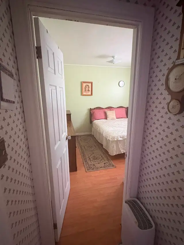 Furnished room for rent in home
