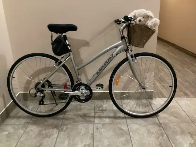 SUPER.   VÉLO. ALLUMINIUM.  TRÈS LÉGER.